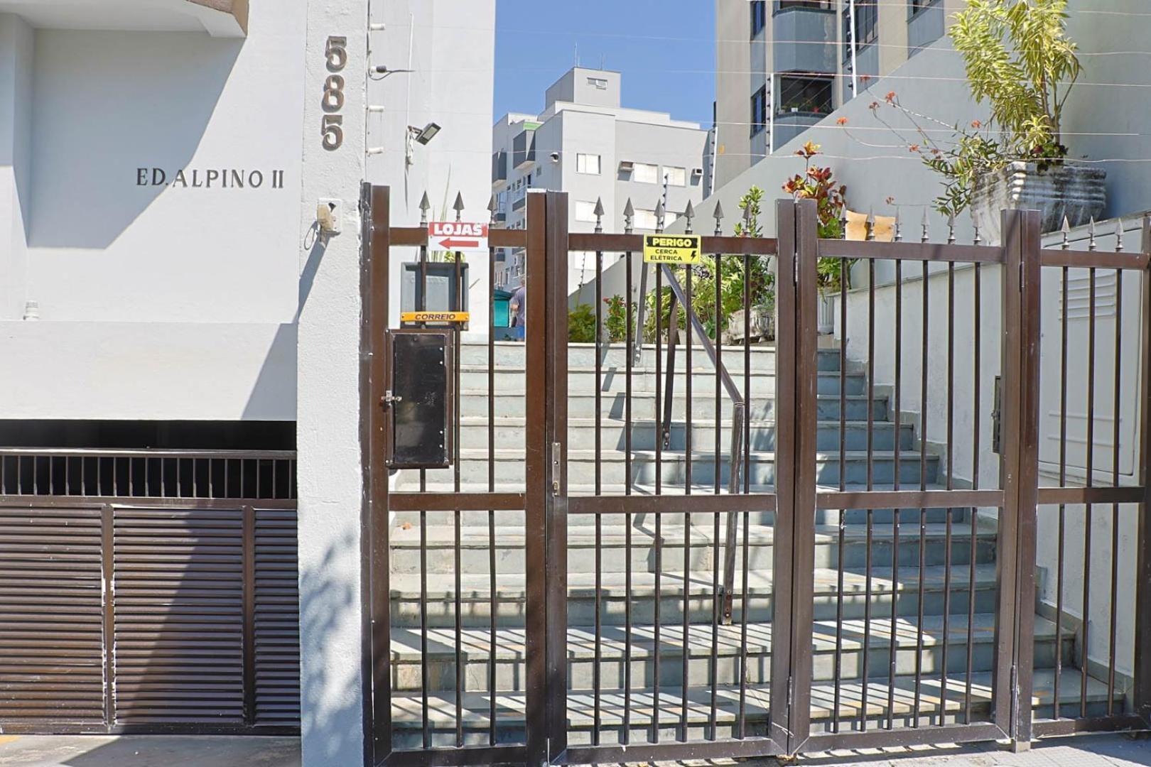 Apto A 500 Metros Da Praia Da Enseada 瓜鲁雅 外观 照片