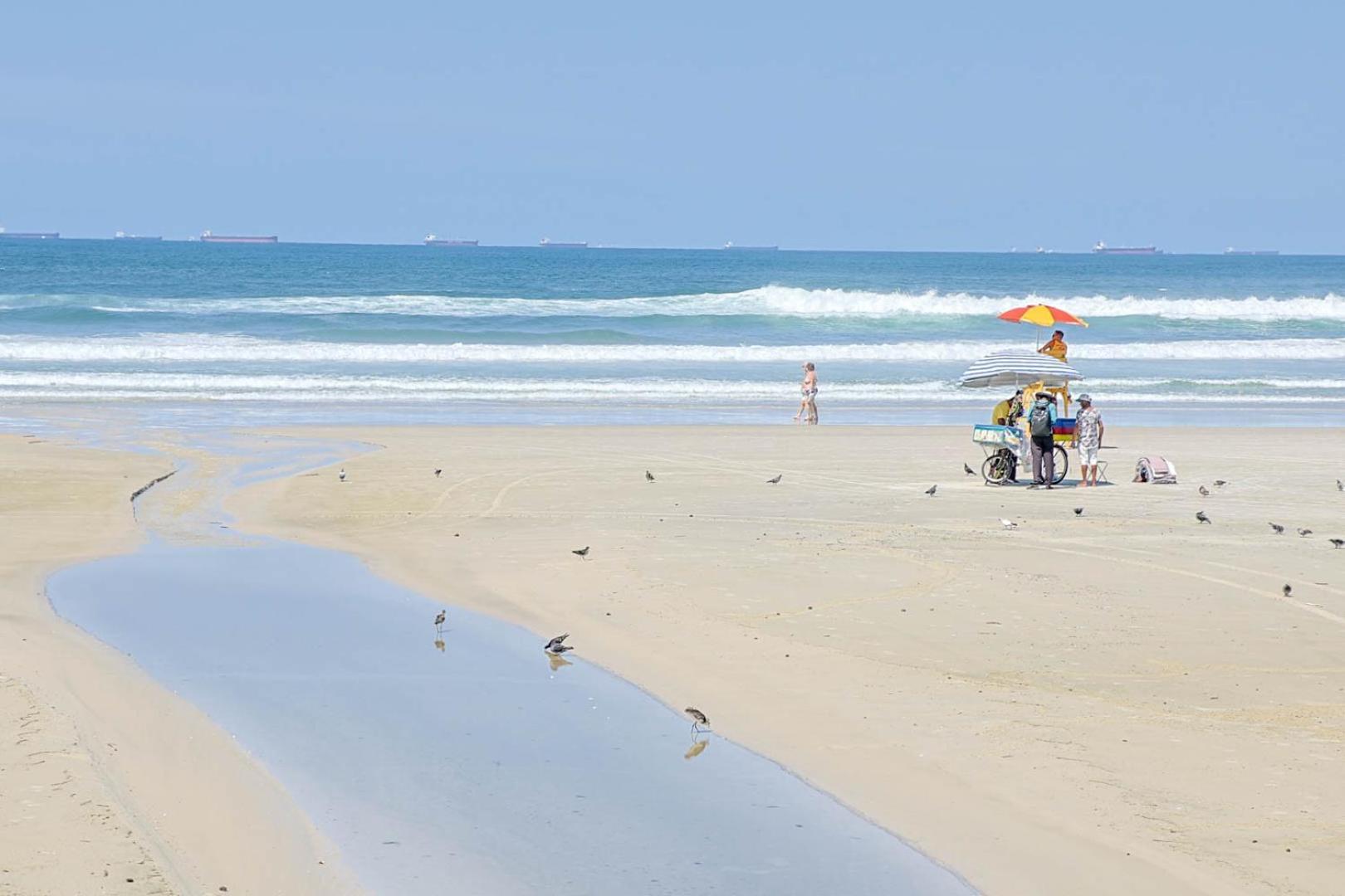 Apto A 500 Metros Da Praia Da Enseada 瓜鲁雅 外观 照片